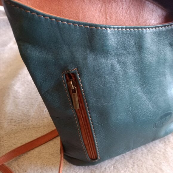 Small leather crossbody purse in rich hunter green and brown - Picture 2 of 4